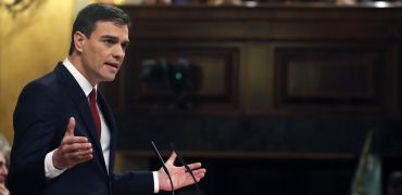 Sánchez exhibe un programa social para presionar a Podemos