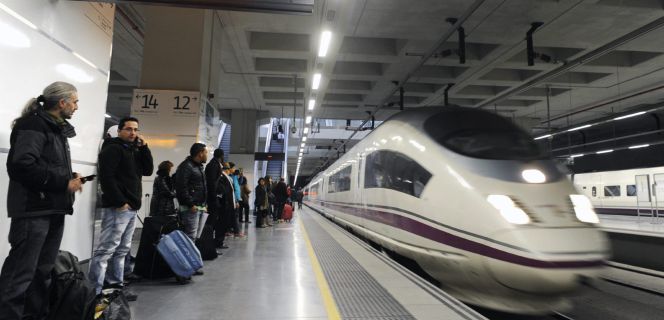 Renfe abre un plazo de 60 días para el pedido del AVE